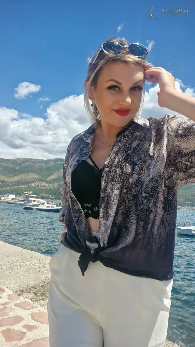 Another photo of Inna