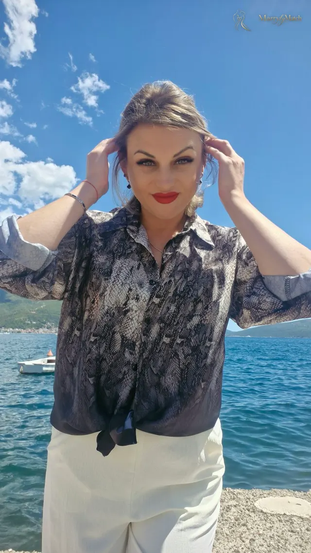 Another photo of Inna