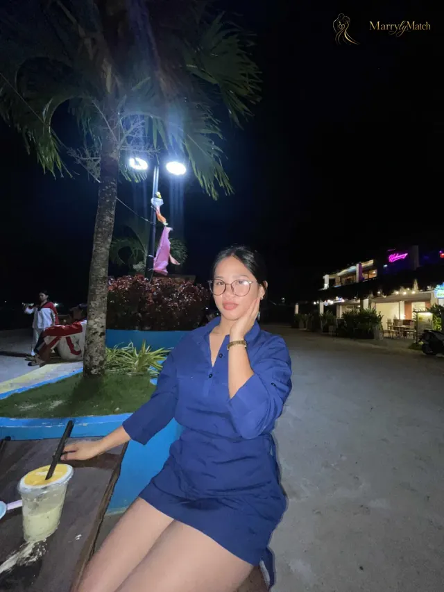 Another photo of Kaye