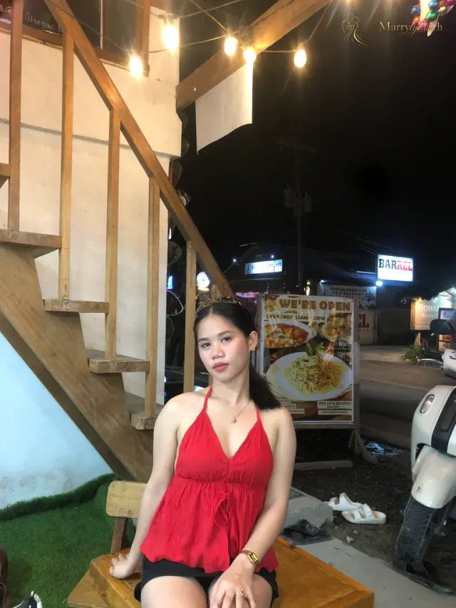 Another photo of Kaye