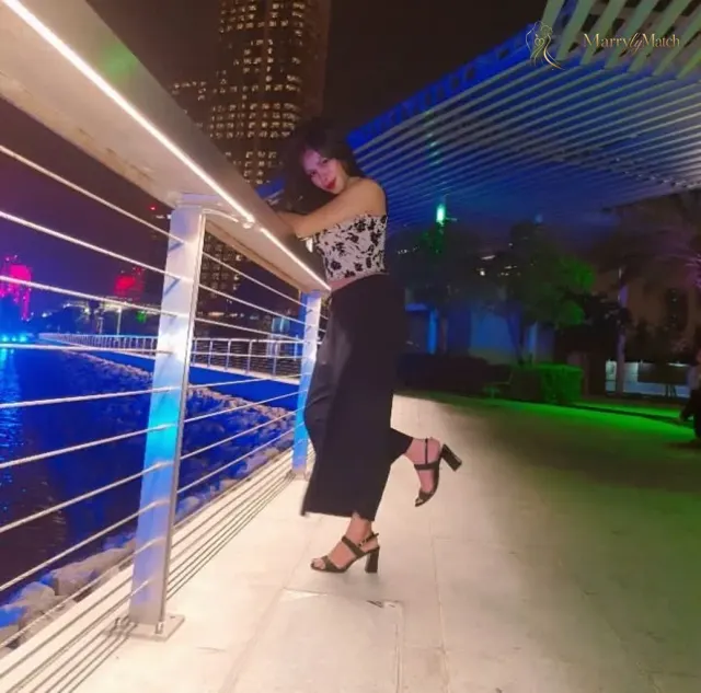 Miss Jo, 28