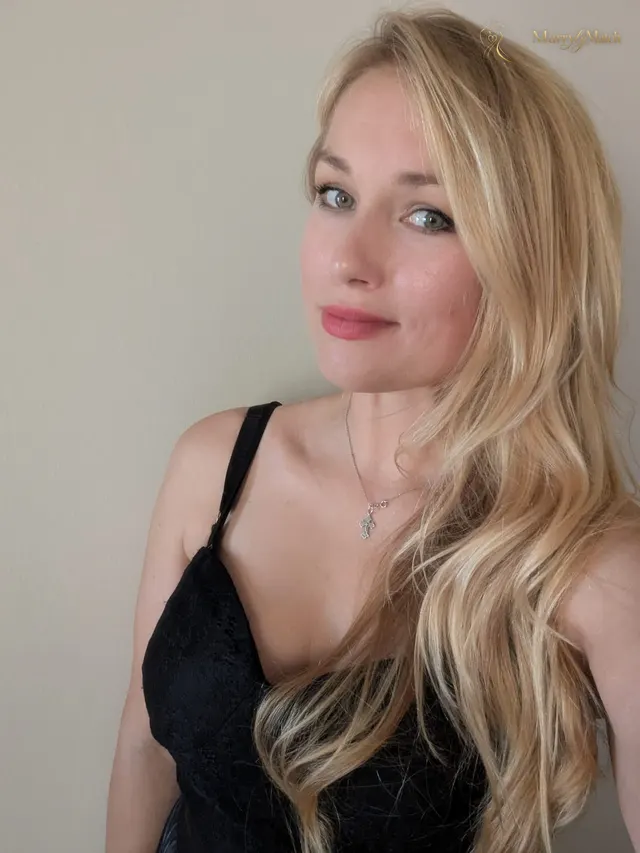 Yana, 37